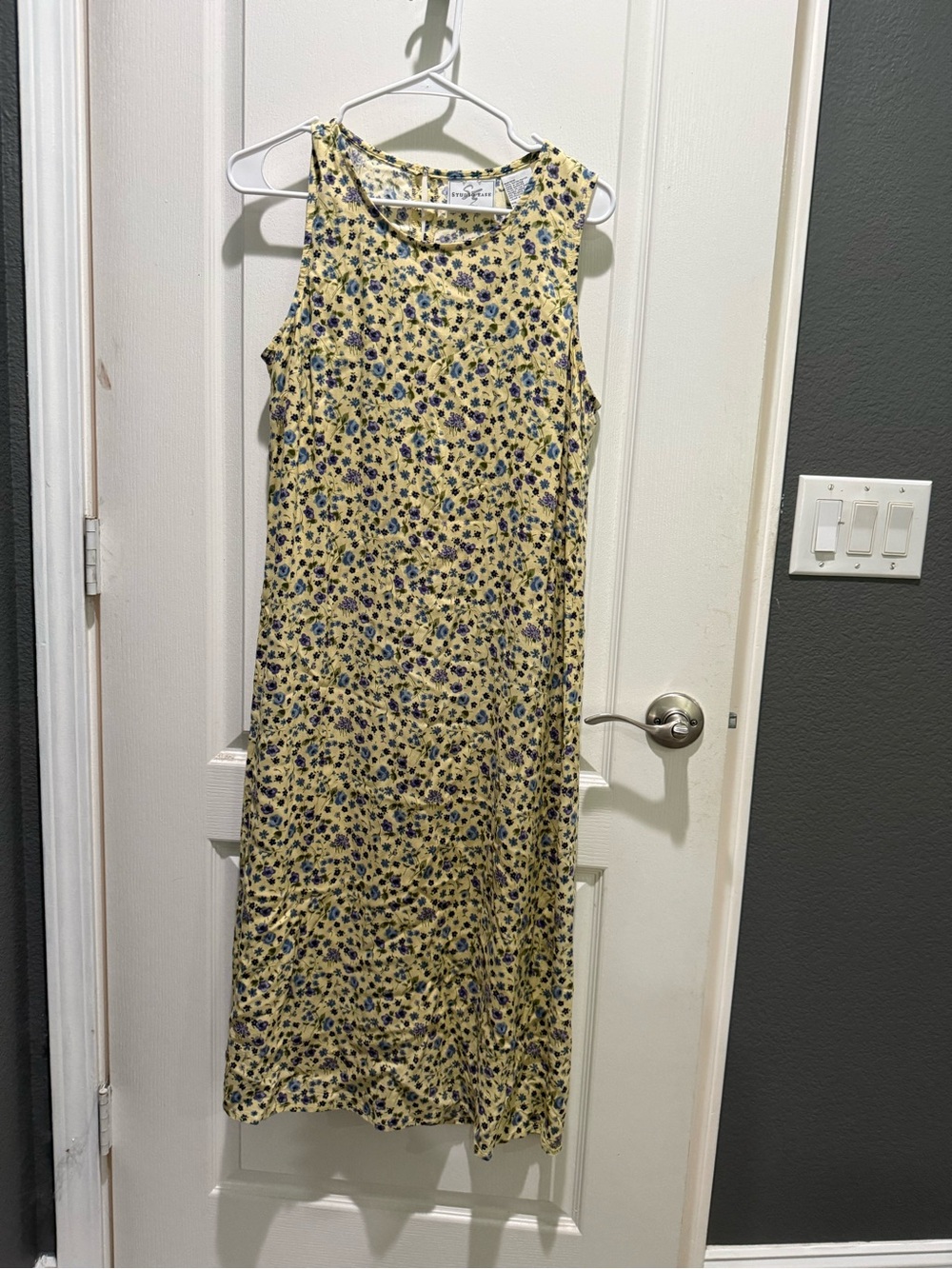 90’s Sleeveless Yellow Floral dress
